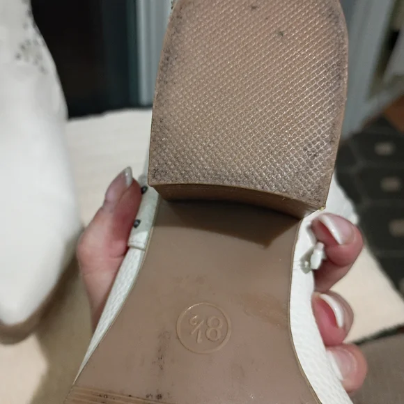 Universal Thread Women's Cream Ankle Booties.Smal Scratch Se Last Picture. - Picture 7 of 9